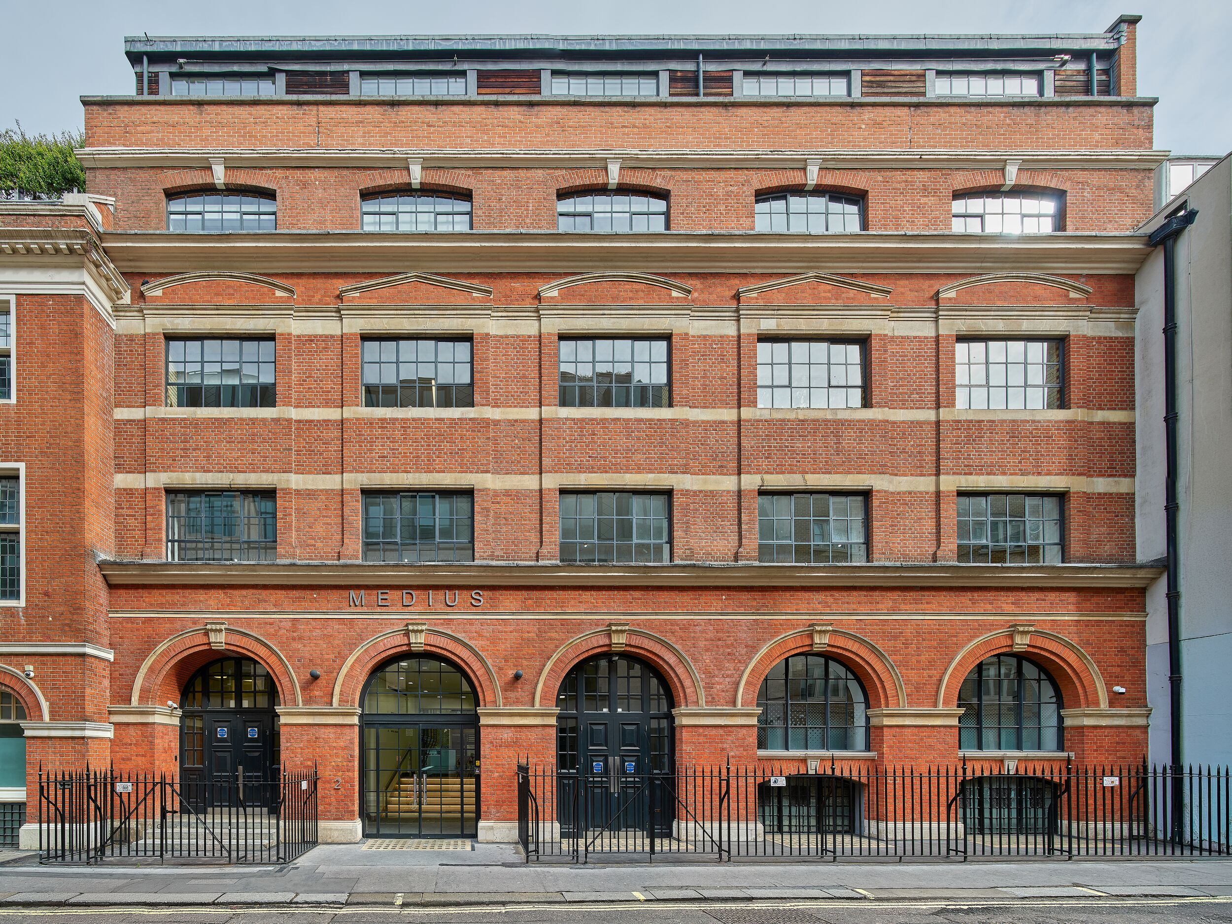 Medius House
