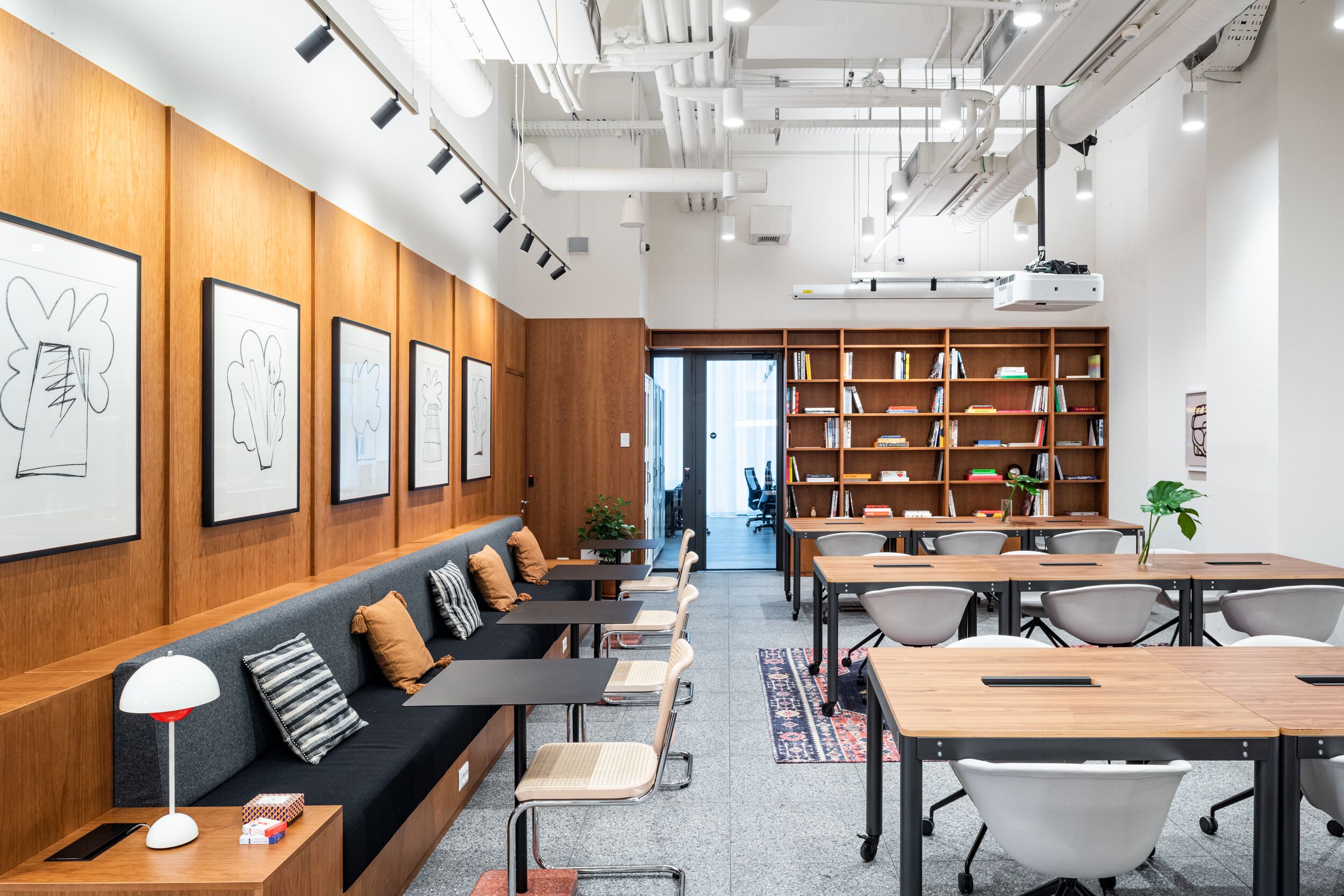 Via Vittor Pisani, 15